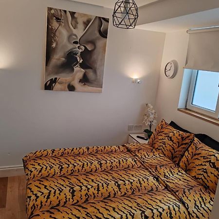Lgbtq-Double Room Лондон Экстерьер фото